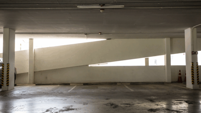 Estacionamento com vagas de garagem com pavimentos