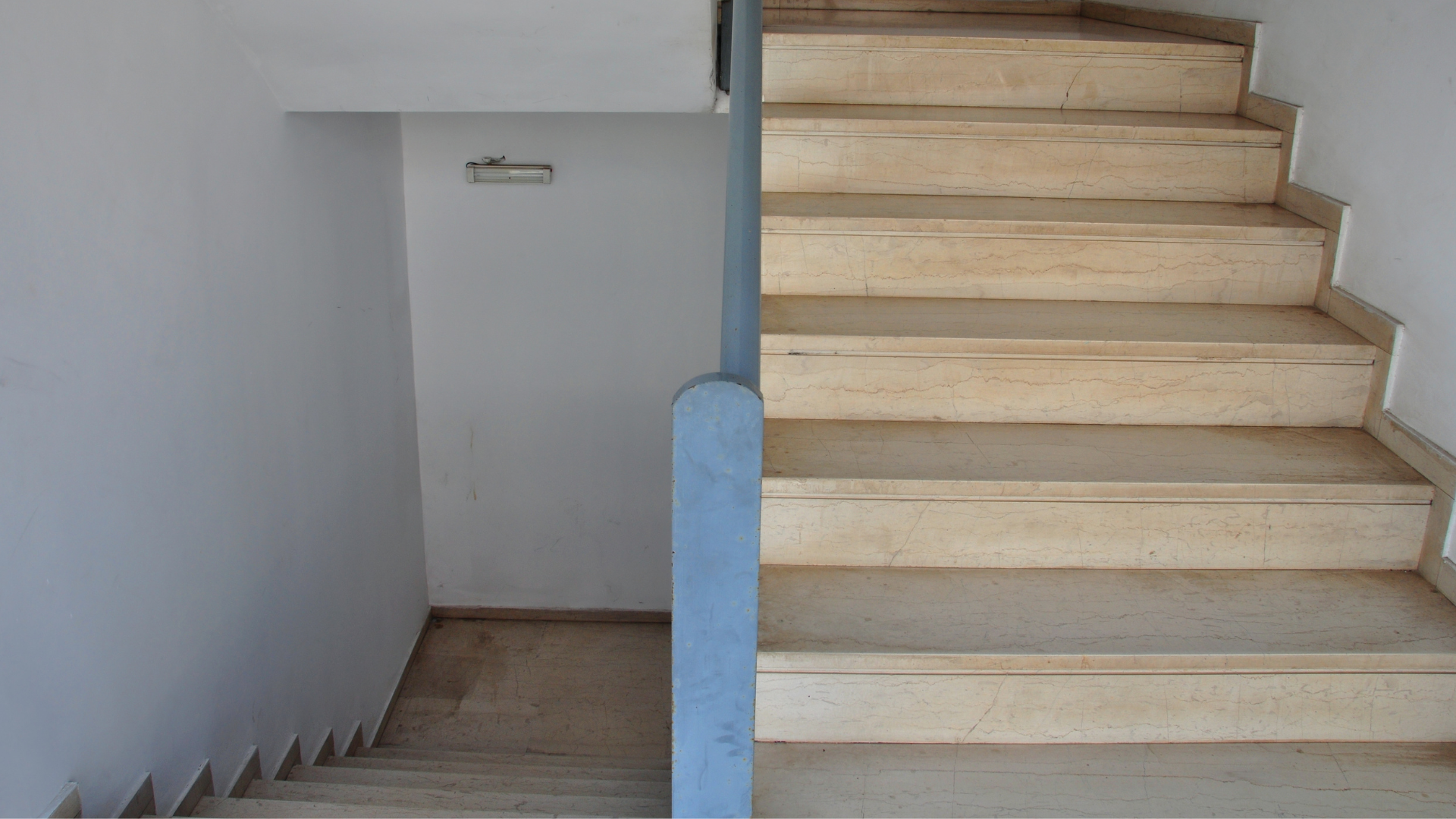Lances de escada de um bloco de apartamentos